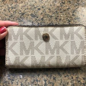 Michael Kors Phone Wallet